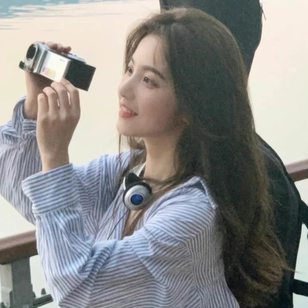 离婚后，我被三个高富帅哥哥团宠了